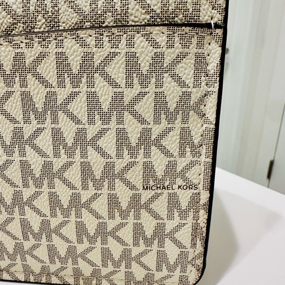 BRAND NEW! MICHAEL KORS SMALL CLAIRE SHOULDER BAG - Picture 5 of 9